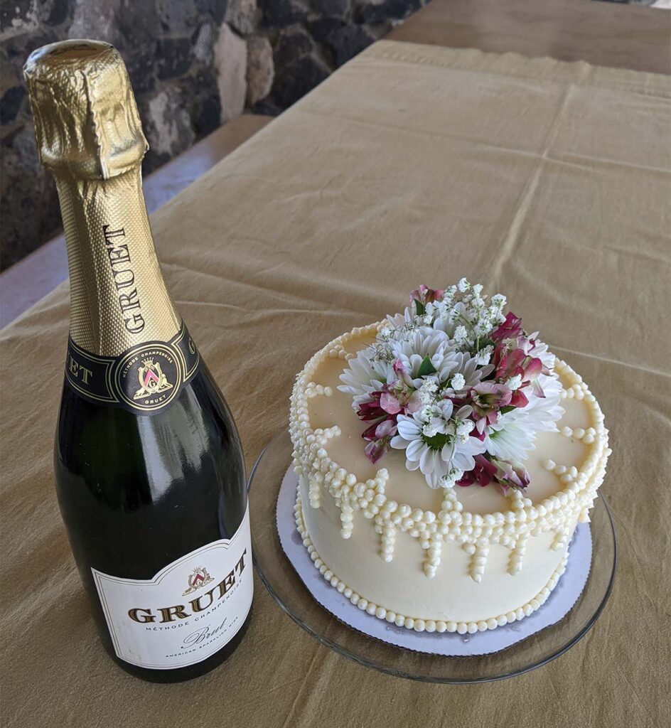 Champagne and a cake for a wedding at SpiriTaos