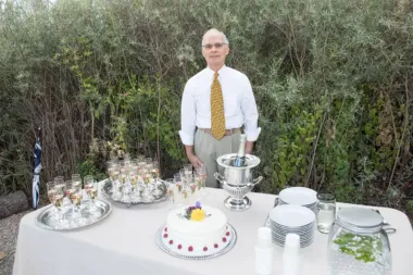 Cake, champagne and hospitality in the SpiriTaos wedding packages