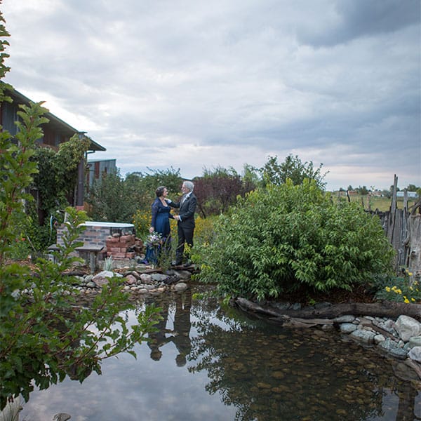 Gorgeous photography of a couple by the reflecting pond at SpiriTaos Gardens
